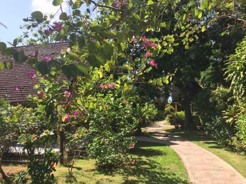 Hotel Firefly Beach Cottages