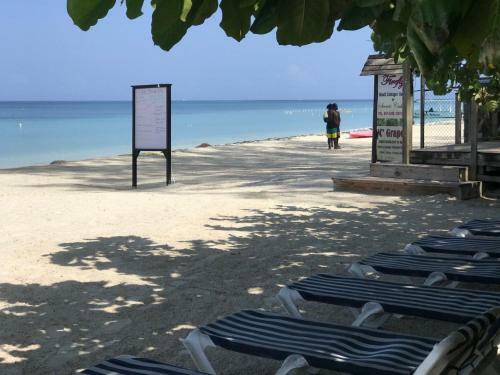 Hotel Firefly Beach Cottages