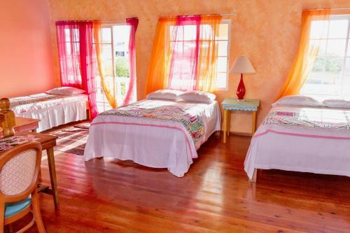 Hostal Taino Cove