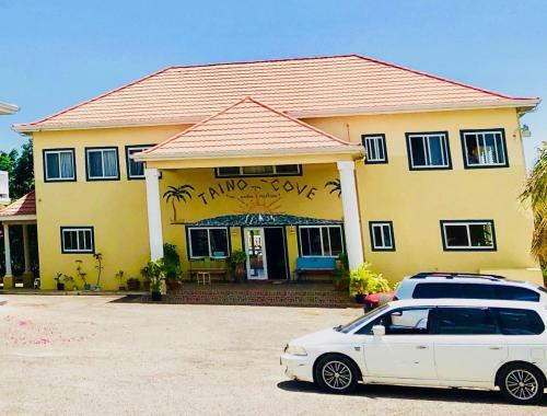 Hostal Taino Cove