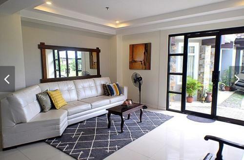 Hotel The Guest House Laoag