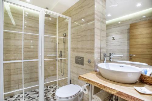 Hostal One Luxury Suites