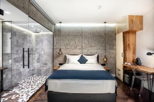 Hostal One Luxury Suites
