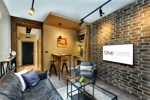 Hostal One Luxury Suites