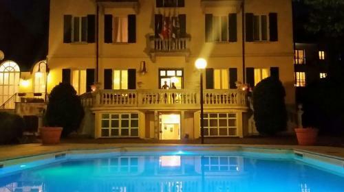 Caroline Hotel