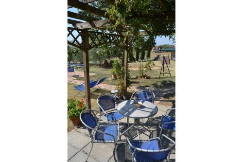 Le Casine-perignano-spinelli Apartment Sleeps 6