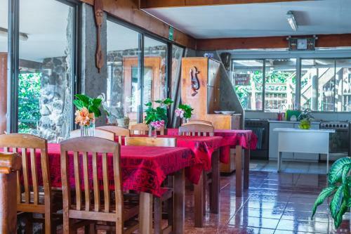Lodge Hostal Y Caba�as Tojika
