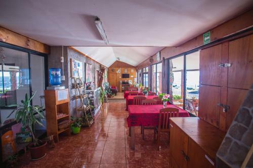 Lodge Hostal Y Caba�as Tojika