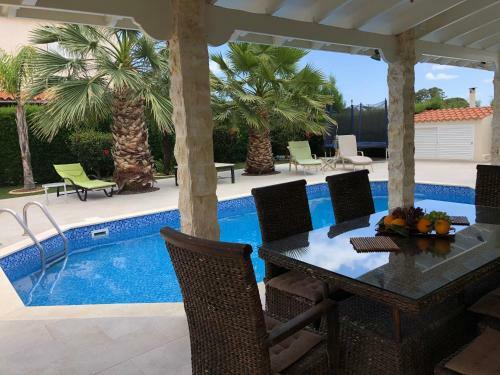Villa Maria Three Bedroom Coral Bay