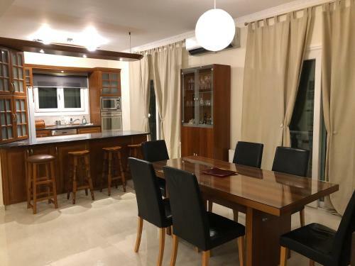 Villa Maria Three Bedroom Coral Bay