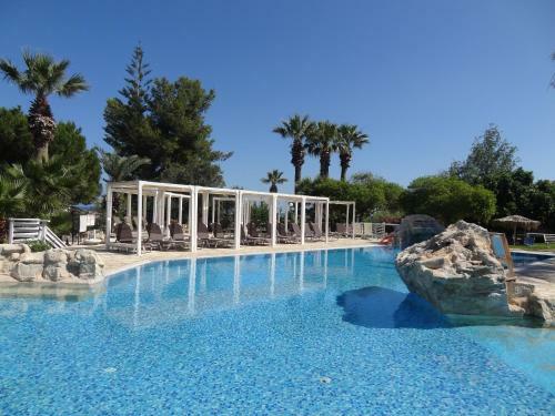 Hotel Latchi Family Resort