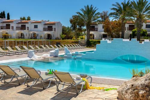 Hotel Latchi Family Resort