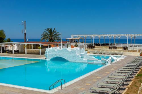 Hotel Latchi Family Resort