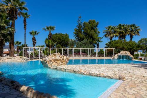 Hotel Latchi Family Resort