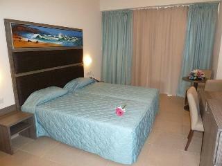 Tofinis Hotel