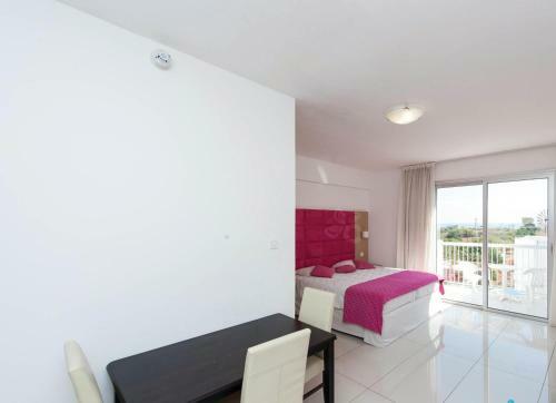 Marlita Beach Hotel Apartments