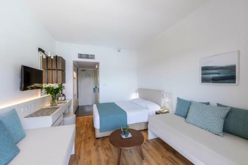 Hotel Louis Phaethon Beach - All Inclusive