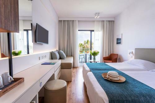 Hotel Louis Phaethon Beach - All Inclusive