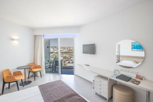 Vassos Nissi Plage Hotel