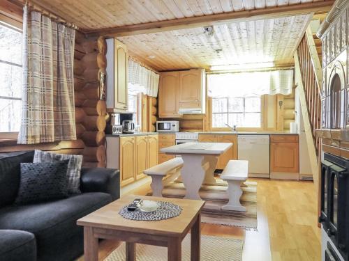 Holiday Home Levinkettu B
