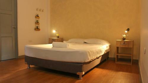 Bed & Breakfast La Vaina Hostel Cali