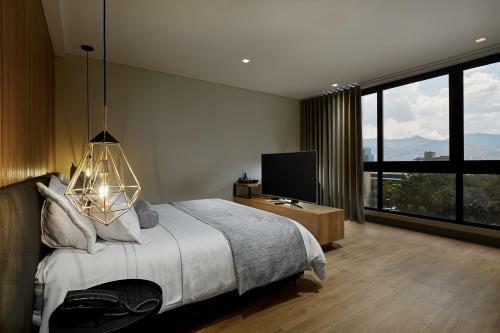 14 Urban Hotel