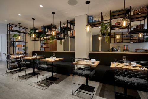 14 Urban Hotel