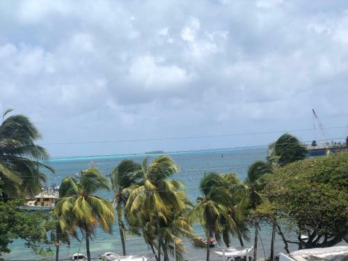 Hostal Posada Almond Bay