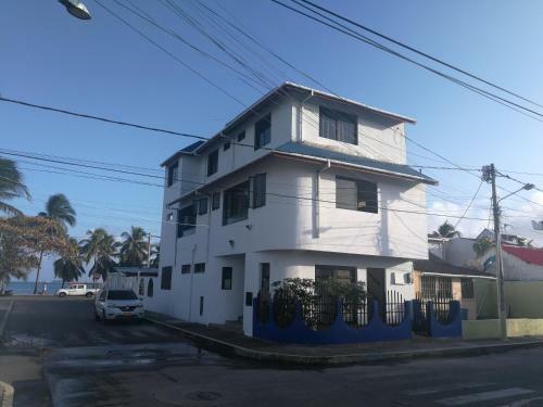 Hostal Posada Almond Bay