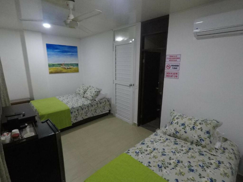 Hotel Hostal Olas