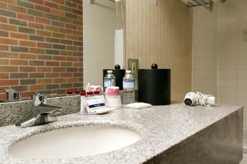 Hotel Ramada By Wyndham Lethbridge