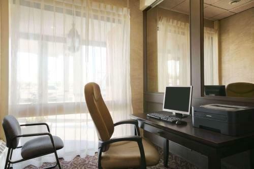 Hotel Ramada By Wyndham Lethbridge