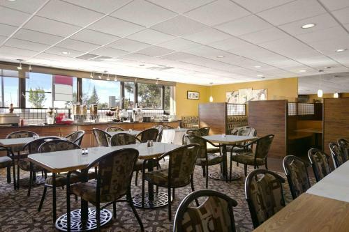 Hotel Ramada By Wyndham Lethbridge