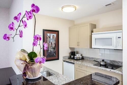 Campus Tower Suite Hotel