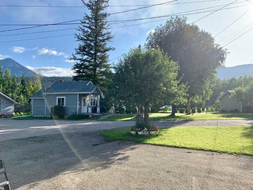 Brookside Motel
