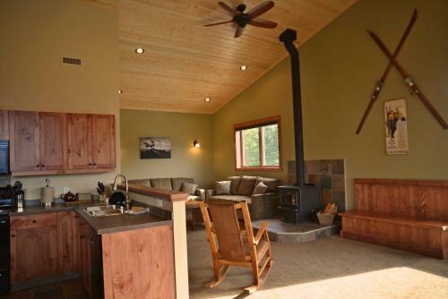 Lodge Cedar House Restaurant & Chalets