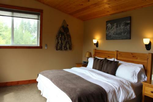 Lodge Cedar House Restaurant & Chalets
