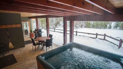 Lodge Cedar House Restaurant & Chalets