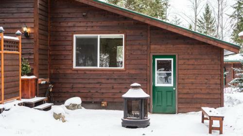 Lodge Cedar House Restaurant & Chalets