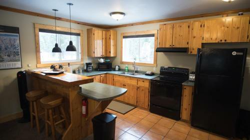 Lodge Cedar House Restaurant & Chalets
