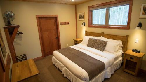 Lodge Cedar House Restaurant & Chalets