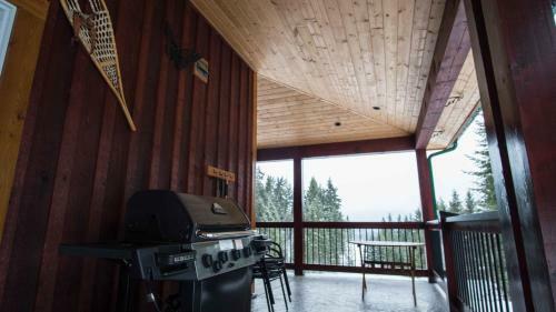 Lodge Cedar House Restaurant & Chalets