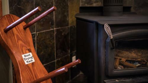 Lodge Cedar House Restaurant & Chalets