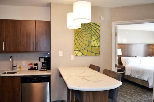 Hotel Staybridge Suites - Red Deer North