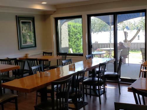 Posada Inn On Long Lake