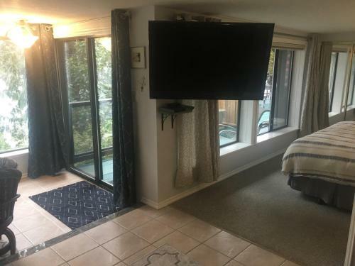 Long Lake Waterfront Bed And Breakfast
