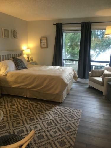 Long Lake Waterfront Bed And Breakfast