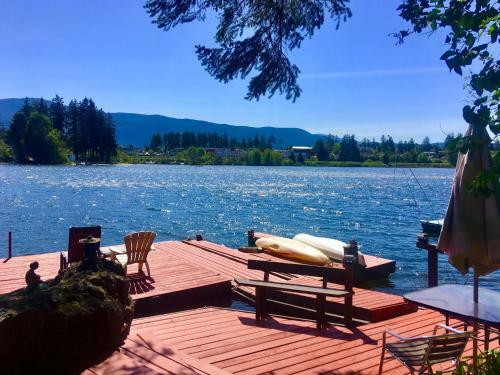 Long Lake Waterfront Bed And Breakfast