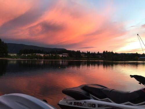 Long Lake Waterfront Bed And Breakfast