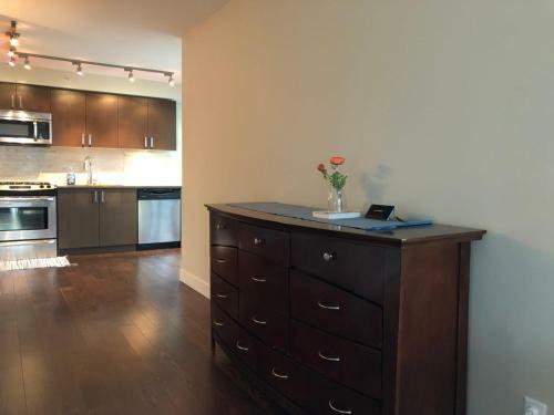 Richmond Apartment Tomicki